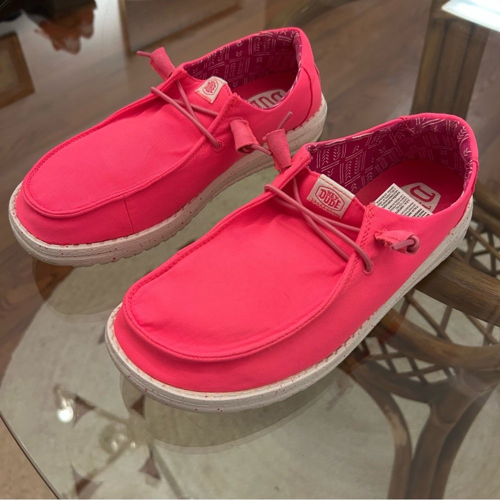 HeyDude Wendy slip on shoes size 8